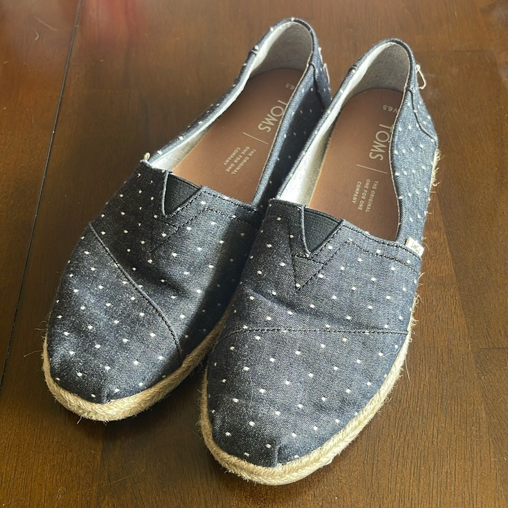 TOMS women blue polka dot espadrilles size 6.5, EUC.